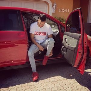 Meet your Posher, Emanuel